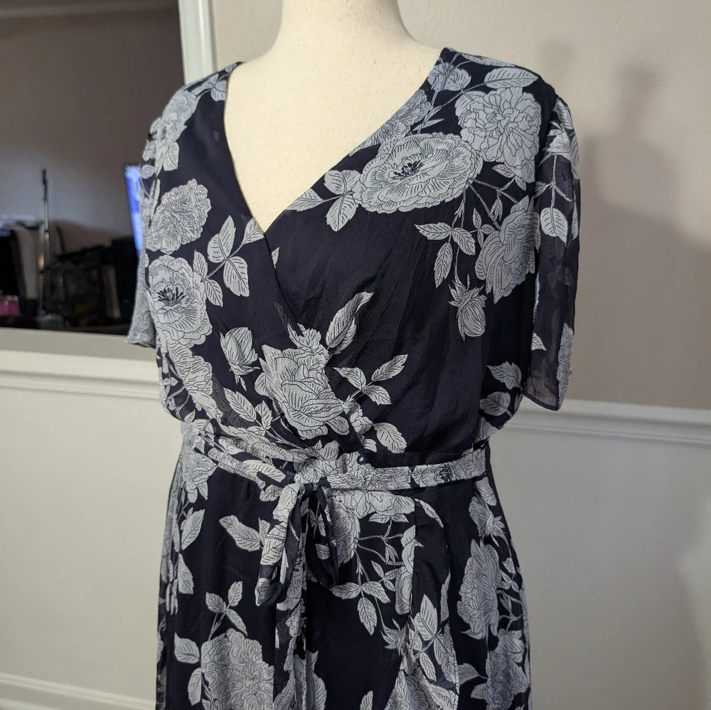 3/$30 London Times Plus Floral Dress - Picture 4 of 11